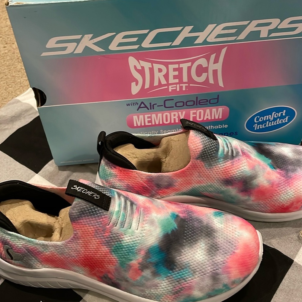NWB Skechers Stretch Fit Ultra Flex 2.0 cloudy cool black/Multi, Kids 6